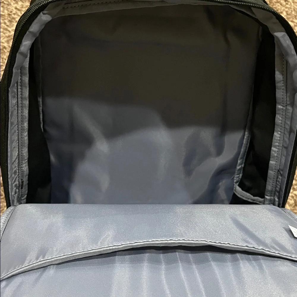 Under Armour Compel sling 2.0 backpack. - Picture 3 of 5